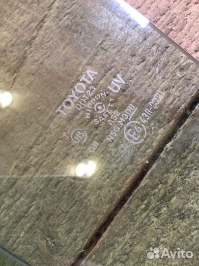 Стекло заднее дверное Toyota Corolla 150