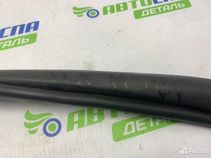 Уплотнитель кузова двери передний Mazda 3Bp