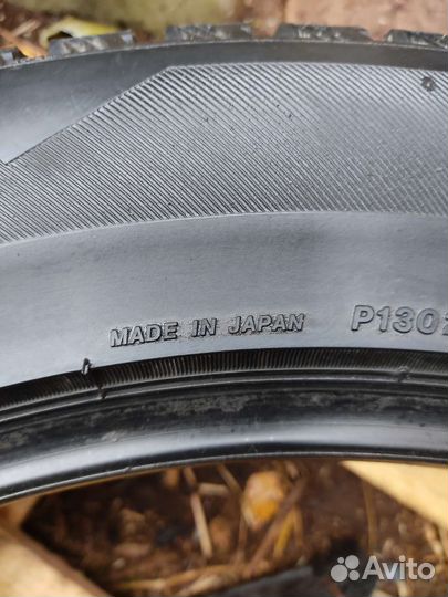 Bridgestone Blizzak Spike-01 235/55 R18