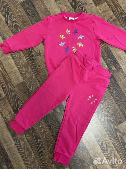 Спортивный костюм adidas