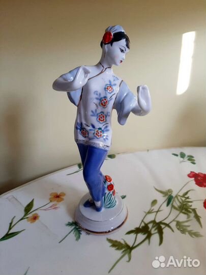 Статуэтка фарфоровая Китайский танец Вербилки СССР