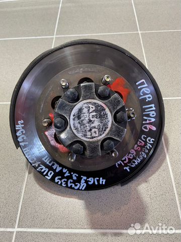 Кулак, ступица передняя правая Isuzu Bighorn 1994