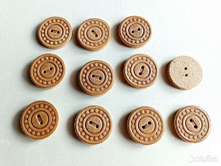 Пуговицы СССР пластик и кожа