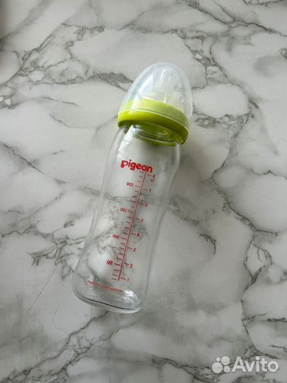 Бутылочка для кормления Pigeon стекло новая