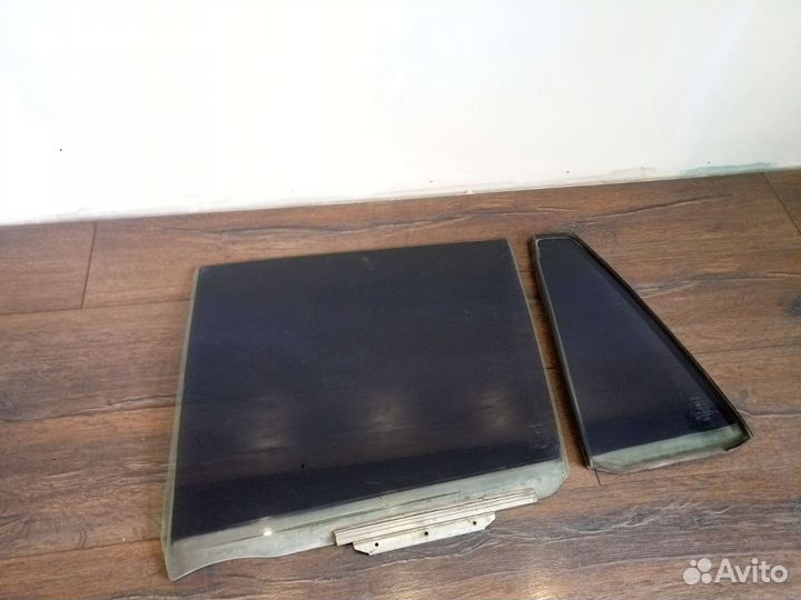 Стекла задней левой двери Toyota RAV4 2004