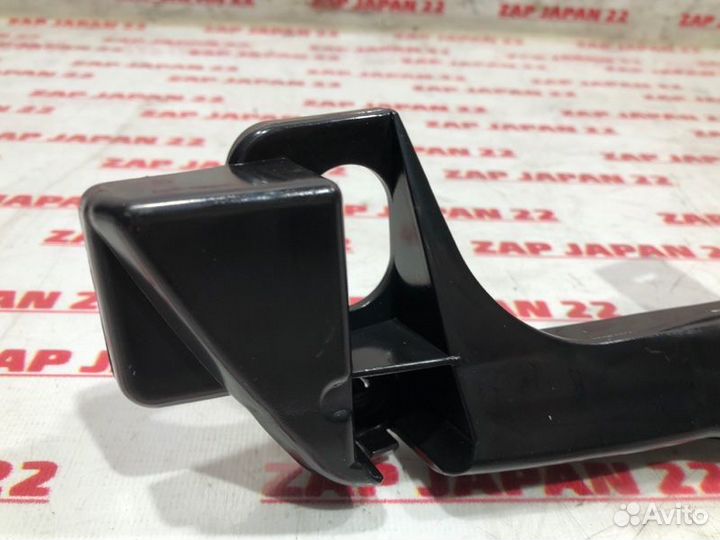 Крепление бампера переднее правое Toyota Land