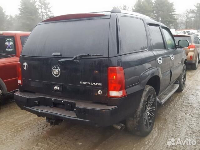 В разборе Cadillac Escalade 2