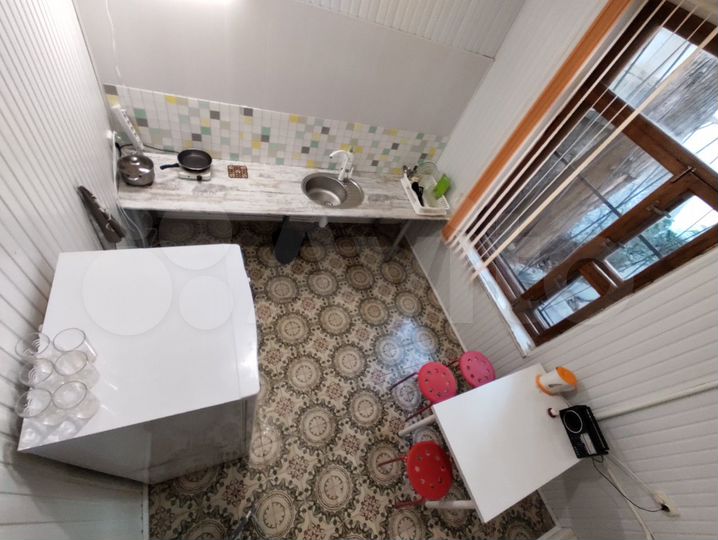 Комната 11 м² в 4-к., 1/2 эт.