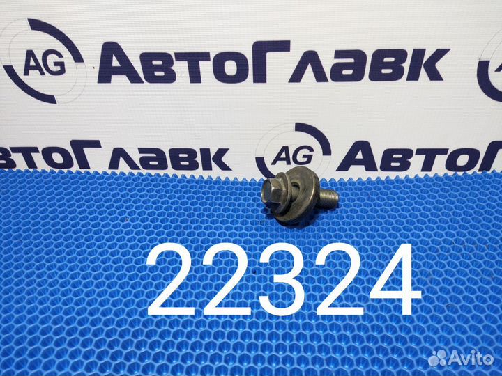 Болт шкива коленвала Toyota Mark II