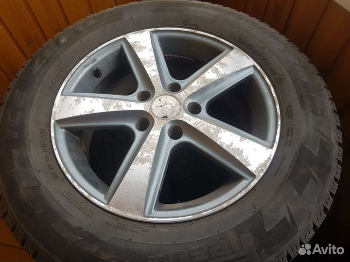 Pirelli Ice Zero 215/65 R16 102T