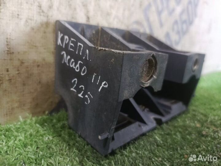 Крепление правое Renault Premium грузовик 11.1