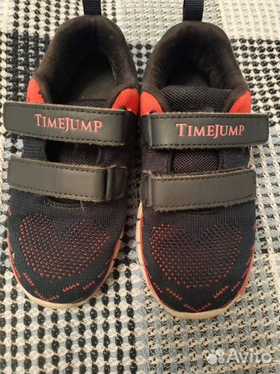 Кроссовки и чешки 27 размер