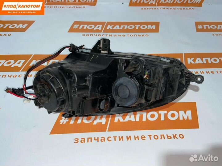 Фара Ксенон прав. Volkswagen Golf 5 2007