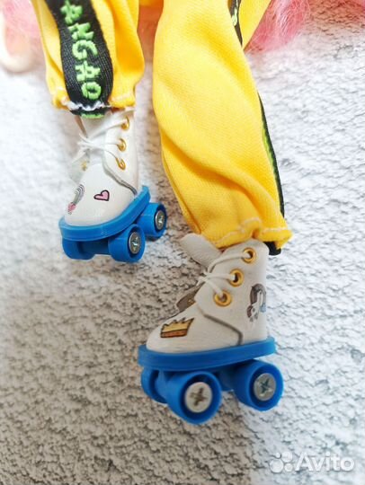 Кукла Блайз на роликах лучший подарок