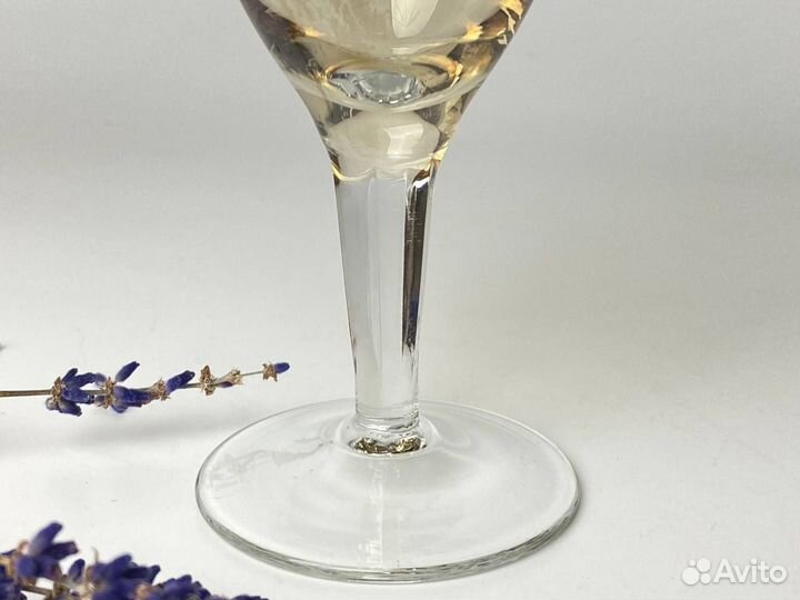 Винтажный бокал из цветного стекла