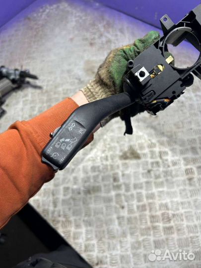 Переключатель подрулевой (стрекоза) Skoda Rapid 20