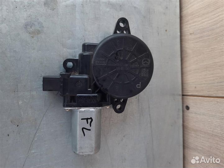 Мотор стеклоподъемника передний левый от Mazda Ma