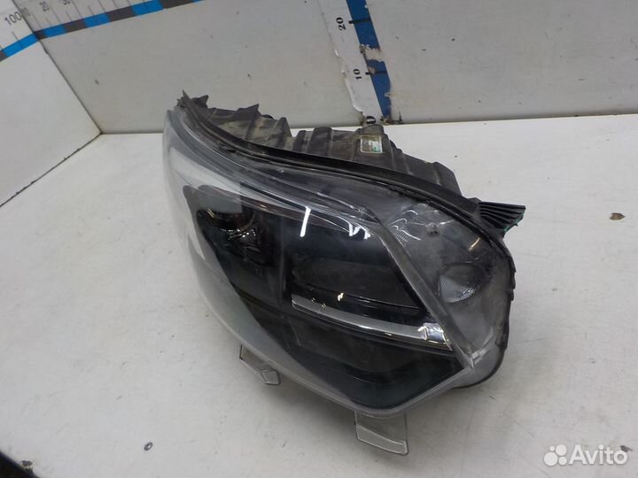 Фара правая Opel Zafira Life 2019