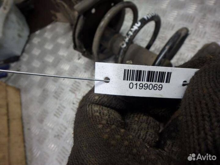 Стойка амортизатора передняя левая Mitsubishi