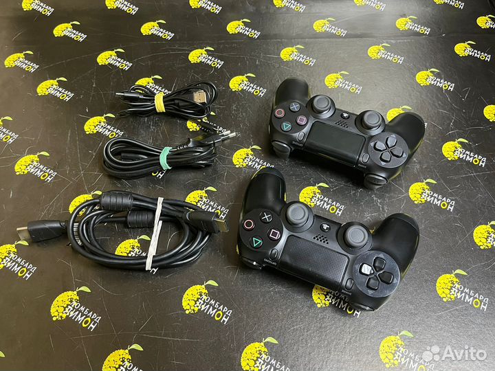 Sony PlayStation 4 500GB 2 геймпада