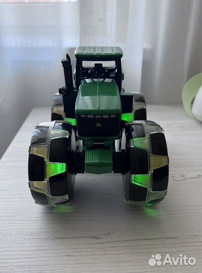Трактор John Deere игрушка