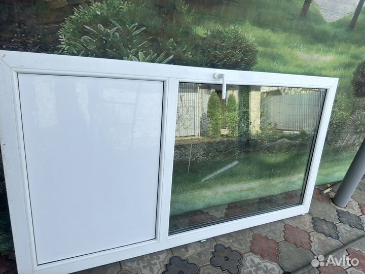 Дверь пластикова уличная