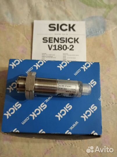 Фотодатчик VL180-2P42431 Sick новый
