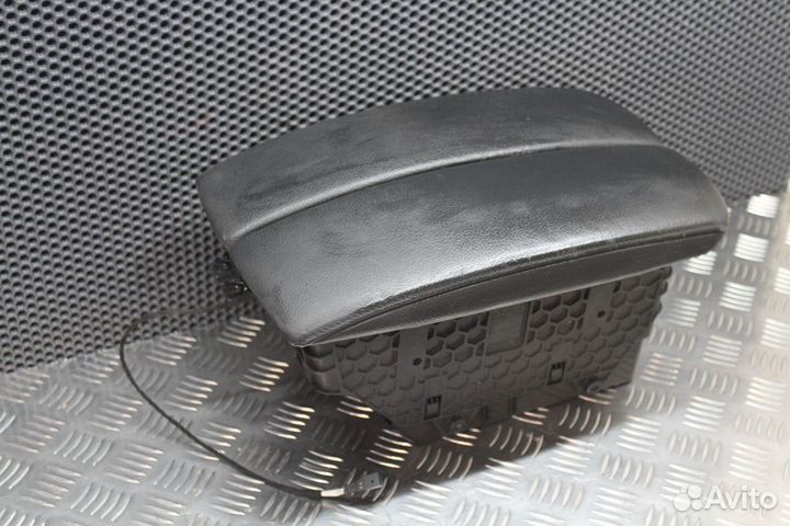 Подлокотник BMW X5 E70