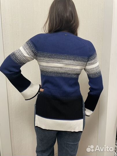 Свитер женский