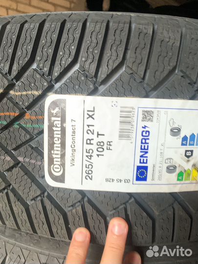 Continental ContiVikingContact 7 265/45 R21 108T