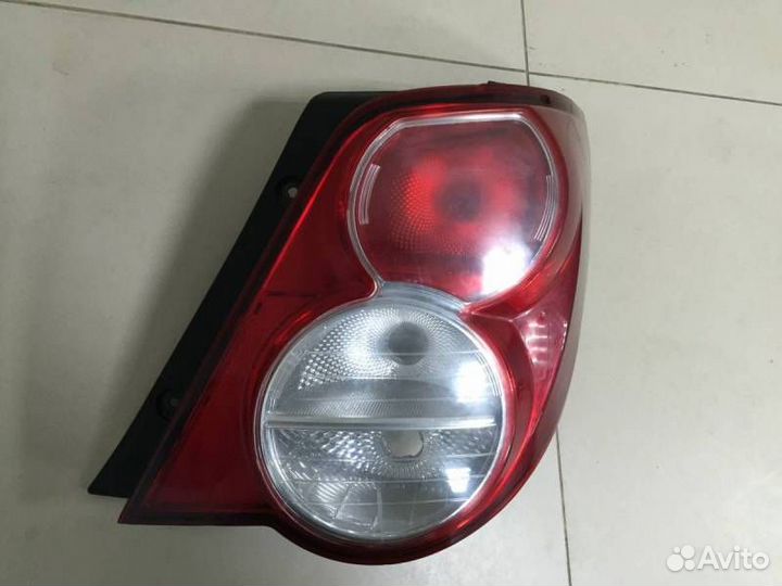 Фонарь задний правый Chevrolet Aveo T300 2011