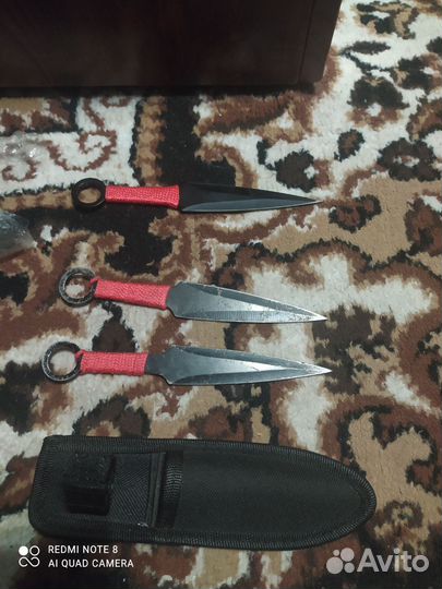 Метательные ножи, спортивные мячи и сноуборд