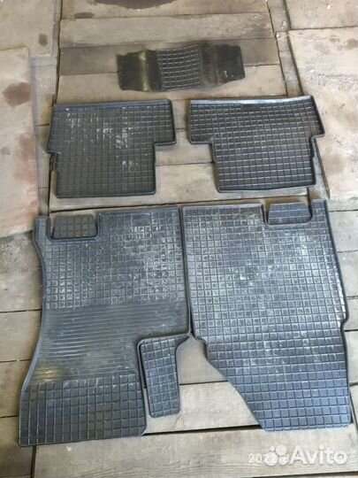 Резиновые ковры в салон