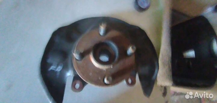 Поворотный кулак toyota Corolla 120