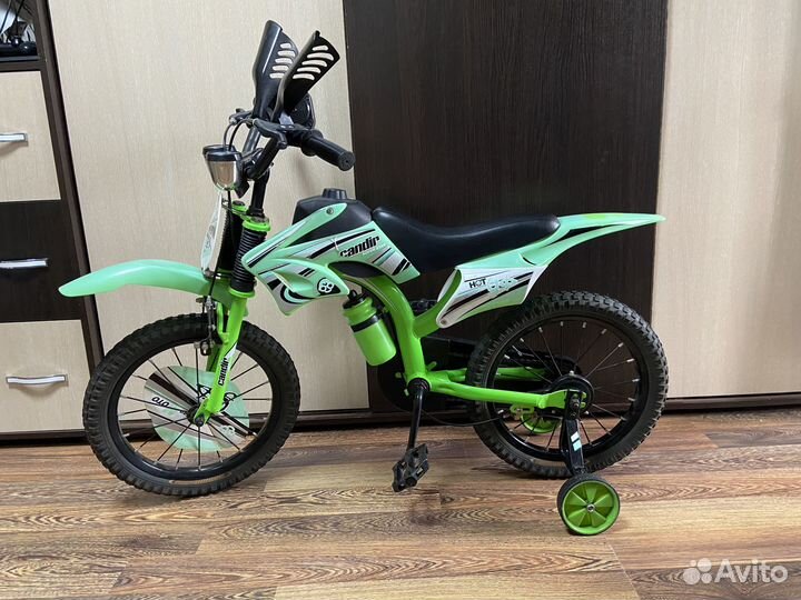 Детский велосипед четырехколесный