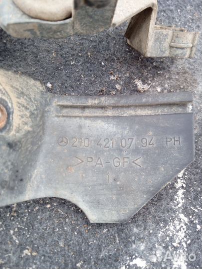 Кронштейн шланга датчика ABS Mercedes w202