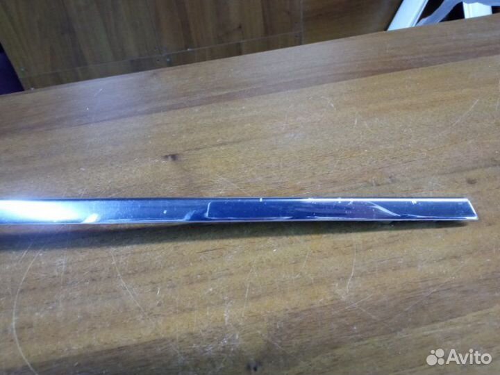 Молдинг решетки радиатора правый Mercedes-Benz