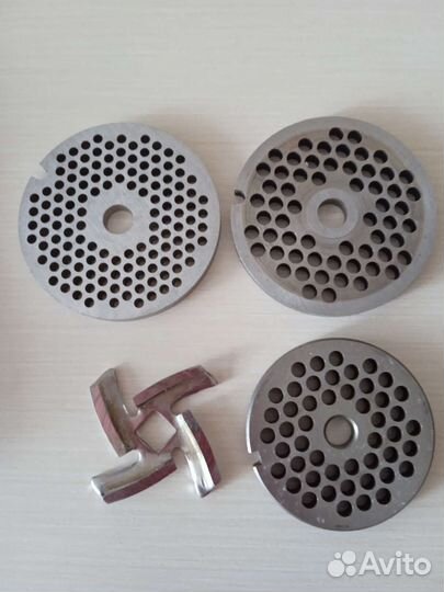 Нож и решетки для мясорубки