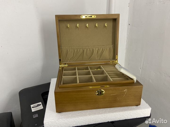 Шкатулка для украшений из дерева