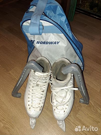 Профессиональные фигурные коньки 245