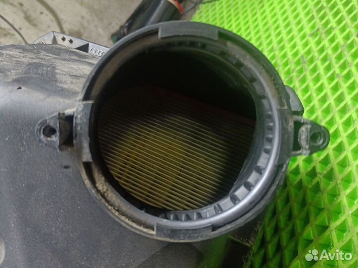 Корпус воздушного фильтра Audi A4 (B6), 2003