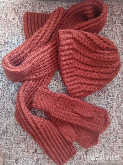 Шапка вязаная, шарф, рукавицы, новые