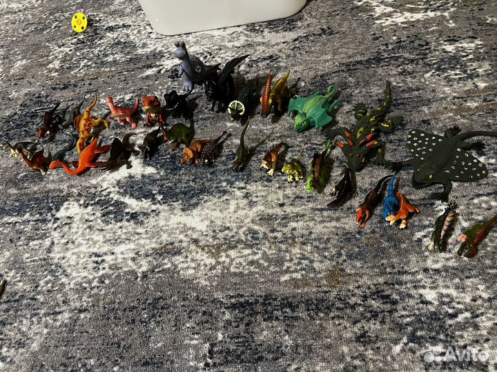 Фигурки динозавров пакетом