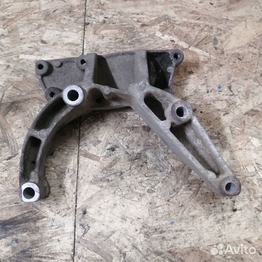 Кронштейн гур Ford Focus 1 (97BB3K738CA)