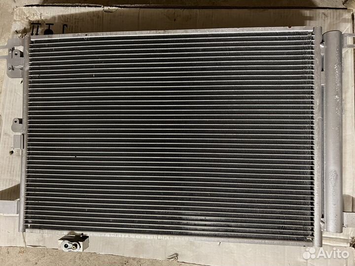 Радиатор кондиционера Mercedes C W204 1040035L