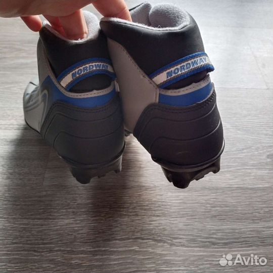 Лыжные ботинки 35