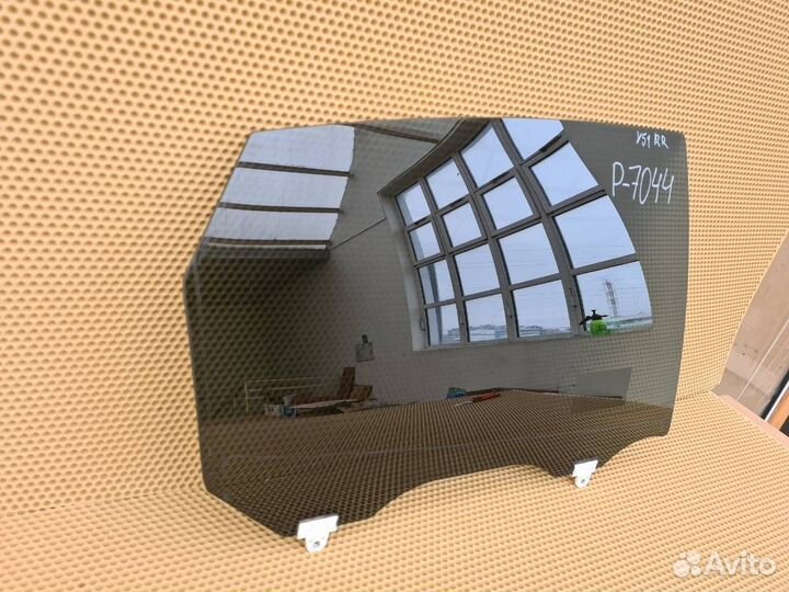 Стекло двери заднее правое Infiniti M Q70 Y51