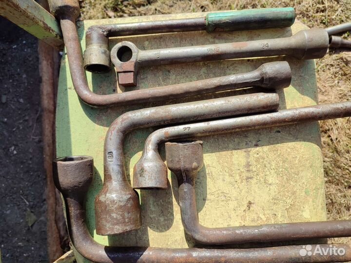 Ключи СССР разные и ящик