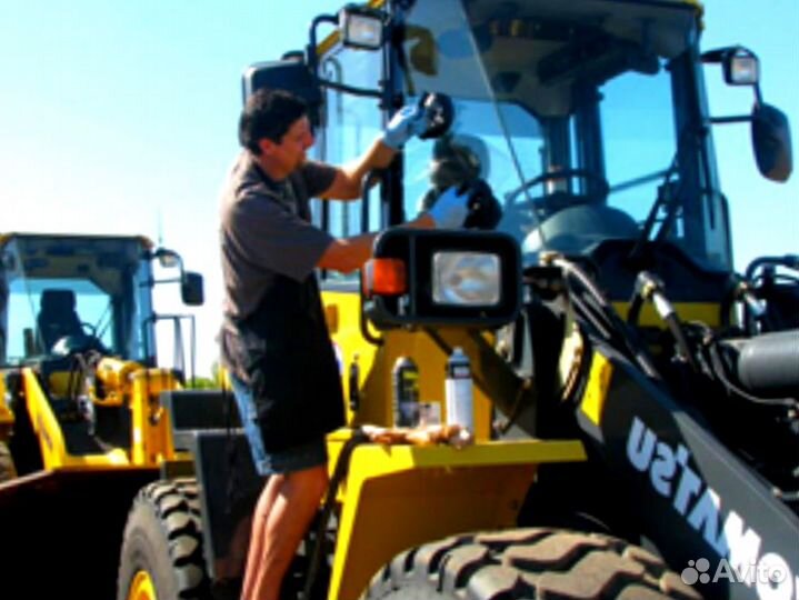 Стекло двери форточка верхняя Caterpillar