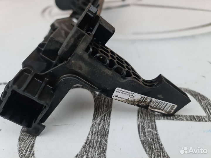 Кронштейн радиатора левый Mercedes W222